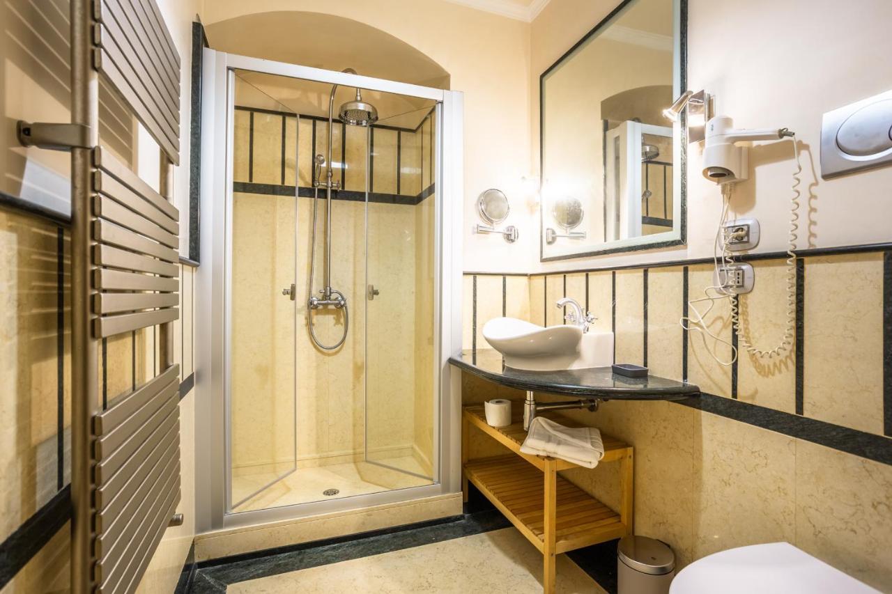 Luxury Inn Opera Рим Екстериор снимка