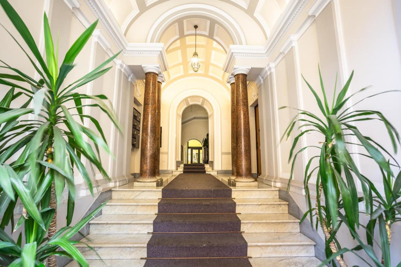 Luxury Inn Opera Рим Екстериор снимка