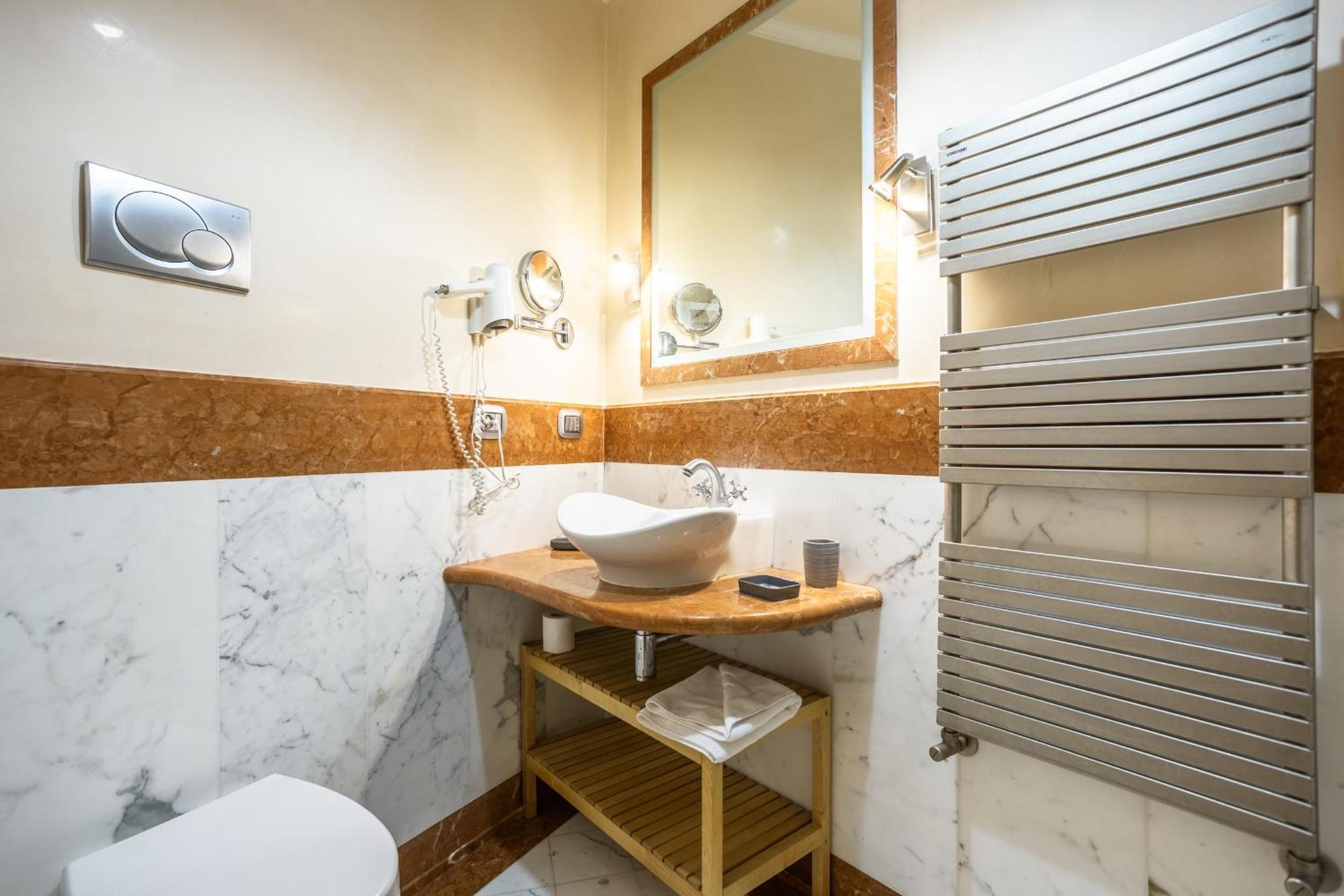 Luxury Inn Opera Рим Екстериор снимка